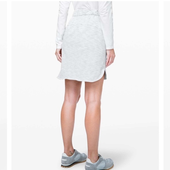 Lululemon On the Fly Skirt *Woven - Size 6 - Picture 4 of 14